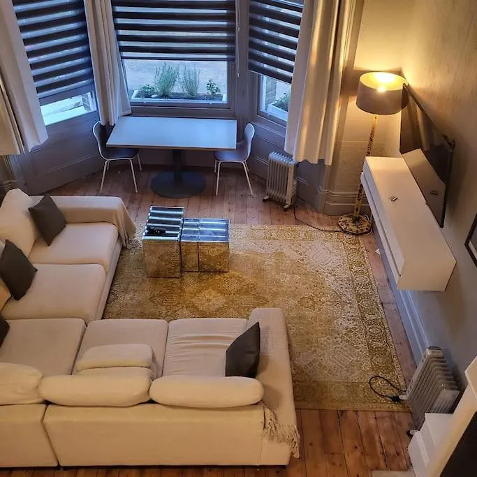 Apartment 5 Luxury Spacious Loft - Prime Location - Comfortable Bed & Sofa Brighton