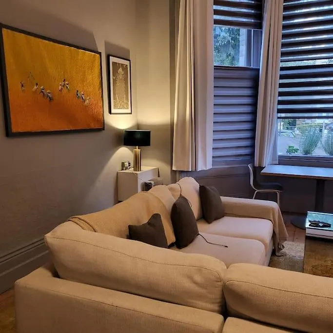 Apartment 5 Luxury Spacious Loft - Prime Location - Comfortable Bed & Sofa Brighton