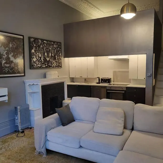 Apartment 5 Luxury Spacious Loft - Prime Location - Comfortable Bed & Sofa Brighton