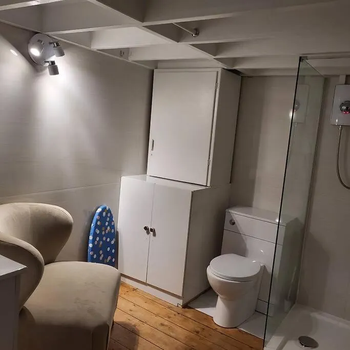 Apartment 5 Luxury Spacious Loft - Prime Location - Comfortable Bed & Sofa Brighton