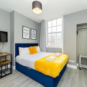  Apartment Modern Studio Next To Beach I Smart Tv I King Size Bed